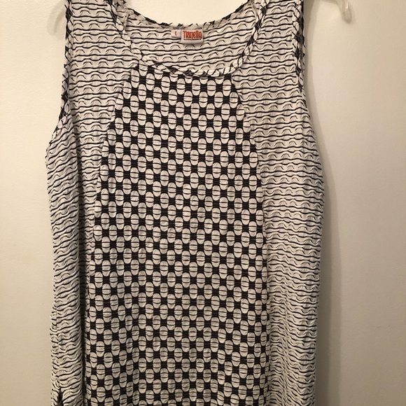 Bundle of 3 AMAZING & VERSATILE tank tops!! - Picture 2 of 14